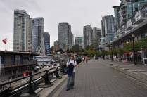 Caminhando pela orla do West End, em Vancouver, no Canadá